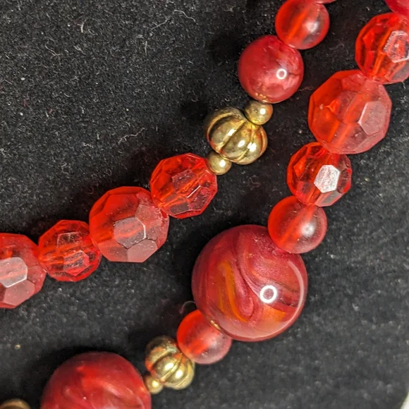 Vintage Genuine Lucite Double-Strand Red Bead Necklace – Made in Hong Kong - Picture 4 of 5